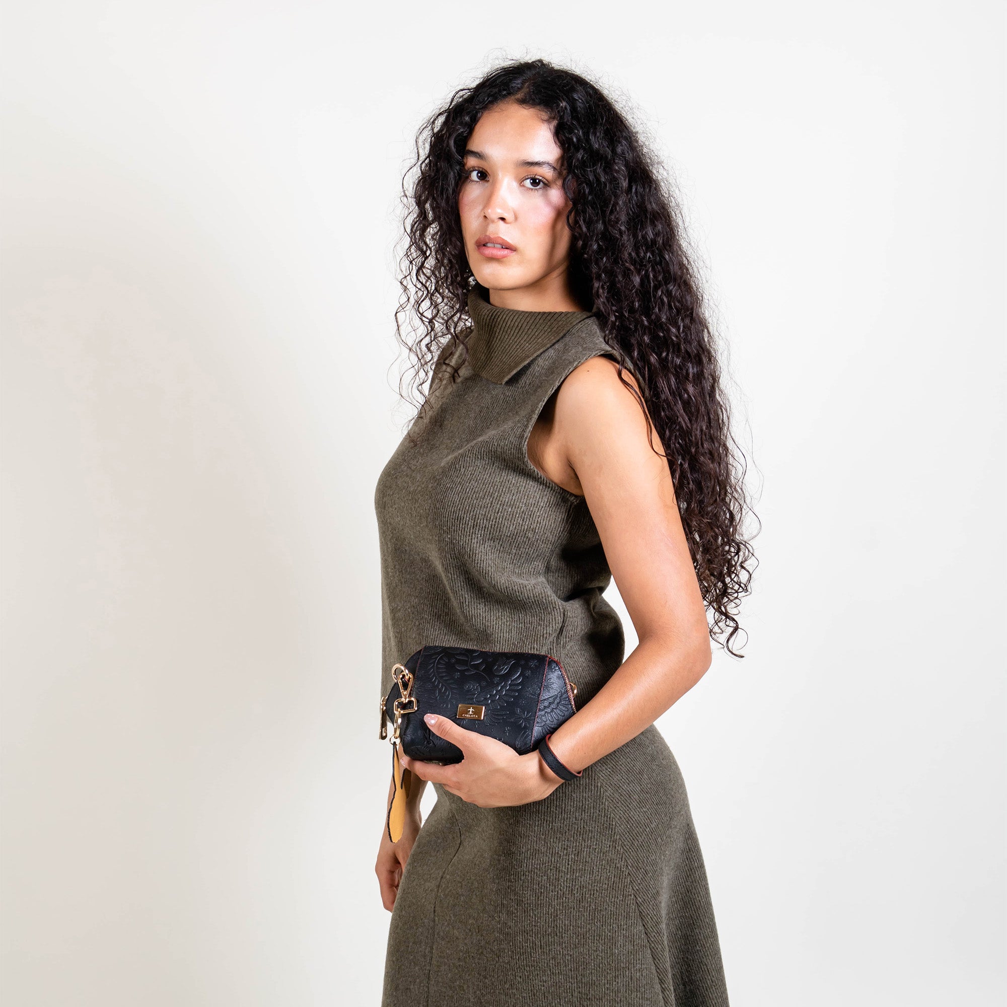 CROSSBODY LIEBRE NEGRO